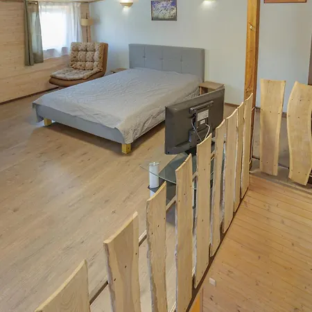 Juros Nendre Lodge